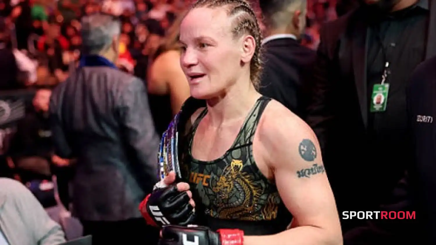 Ариэль Хельвани Валентина Шевченконың UFC белбеуінен неге бас тартқанын түсіндірді