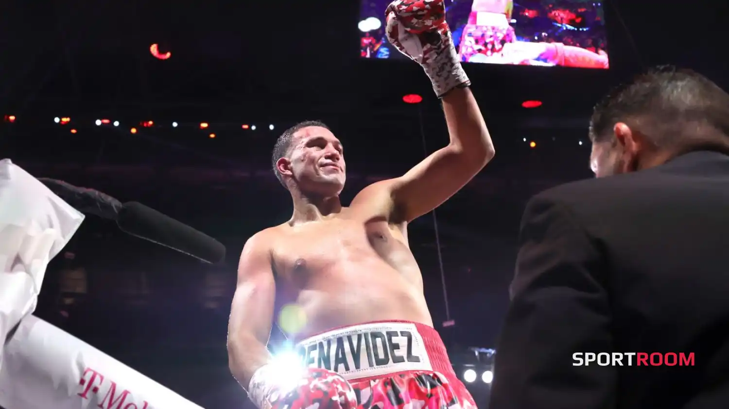Дэвид Бенавидес WBC-дің жартылай ауыр салмақтағы белбеуінен бас тартты